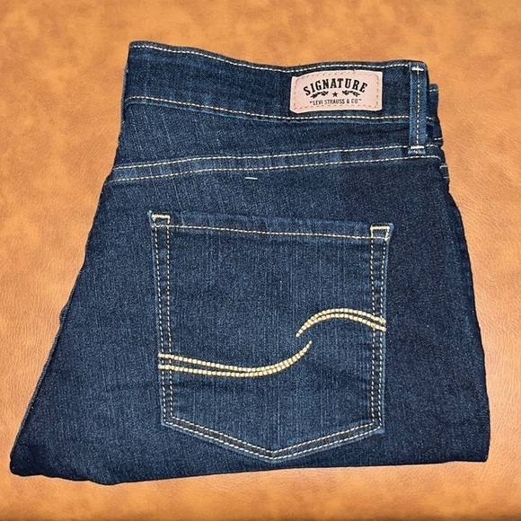 Signature By Levi Strauss Modern Shorts Mid Rise Size 8 - Picture 3 of 16